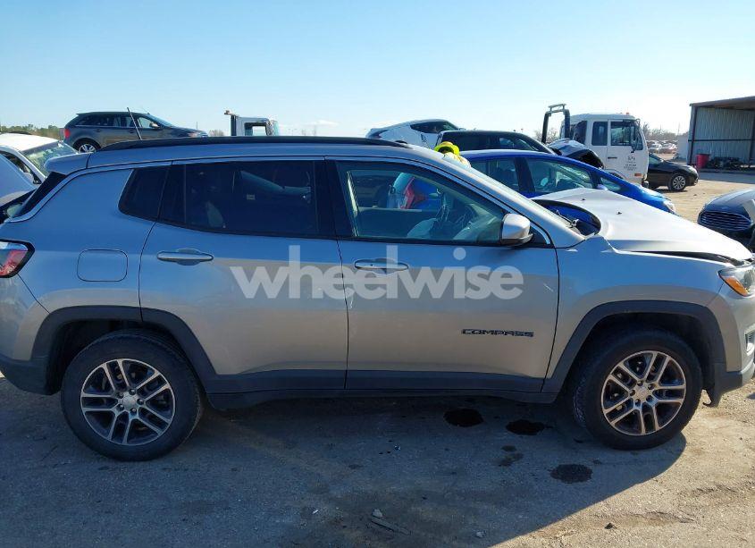 Photo 13 of 2018 Jeep Compass LATITUDE 4X4 (VIN 3C4NJDBB9JT143087)