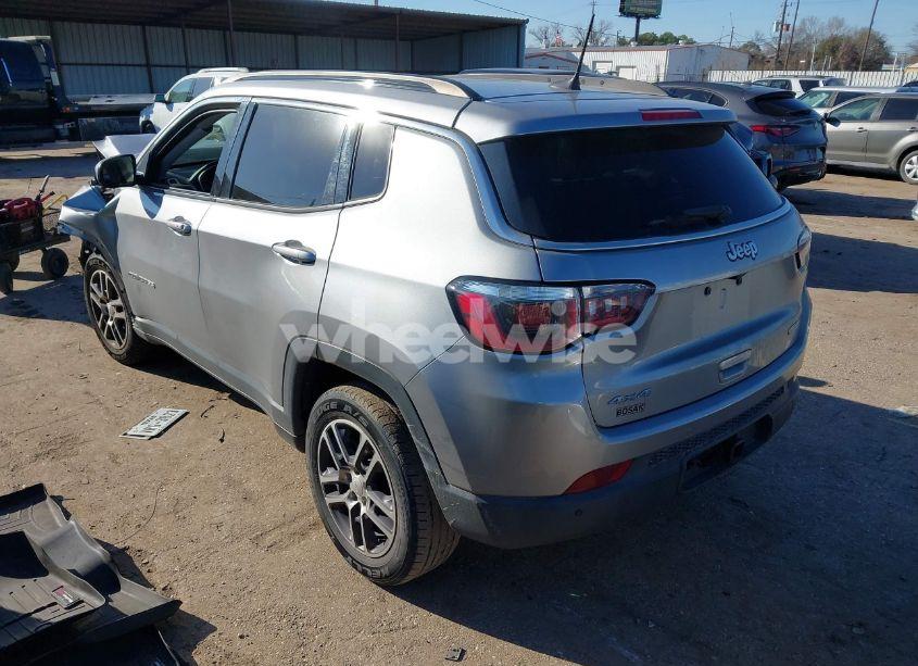 Photo 3 of 2018 Jeep Compass LATITUDE 4X4 (VIN 3C4NJDBB9JT143087)