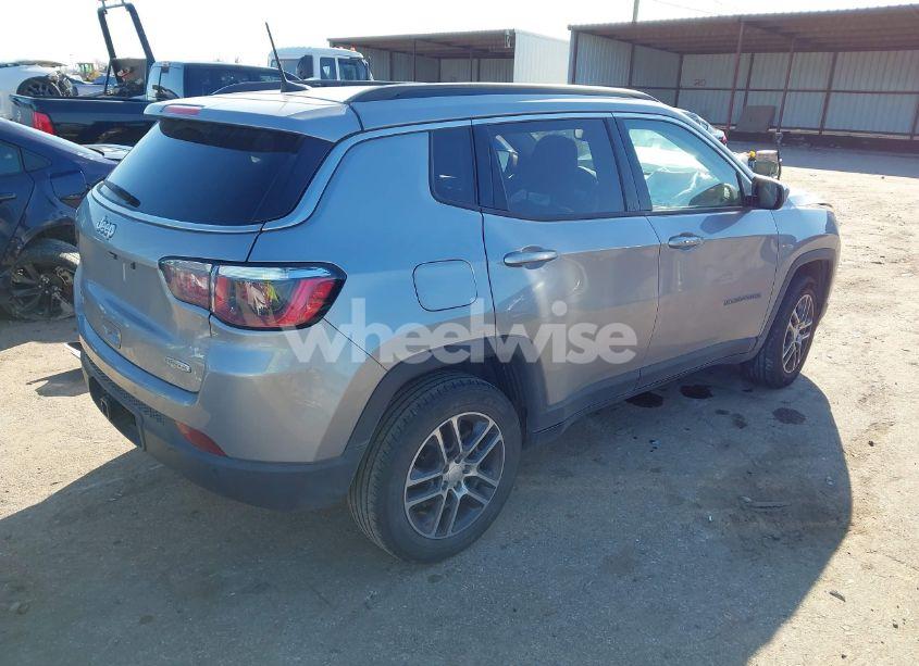 Photo 4 of 2018 Jeep Compass LATITUDE 4X4 (VIN 3C4NJDBB9JT143087)