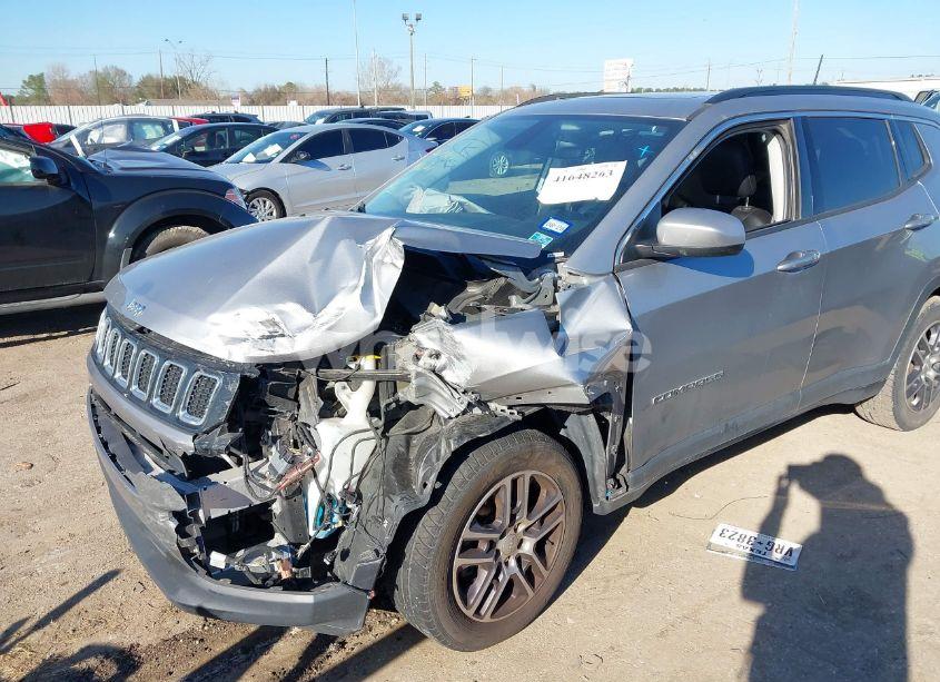 Photo 6 of 2018 Jeep Compass LATITUDE 4X4 (VIN 3C4NJDBB9JT143087)