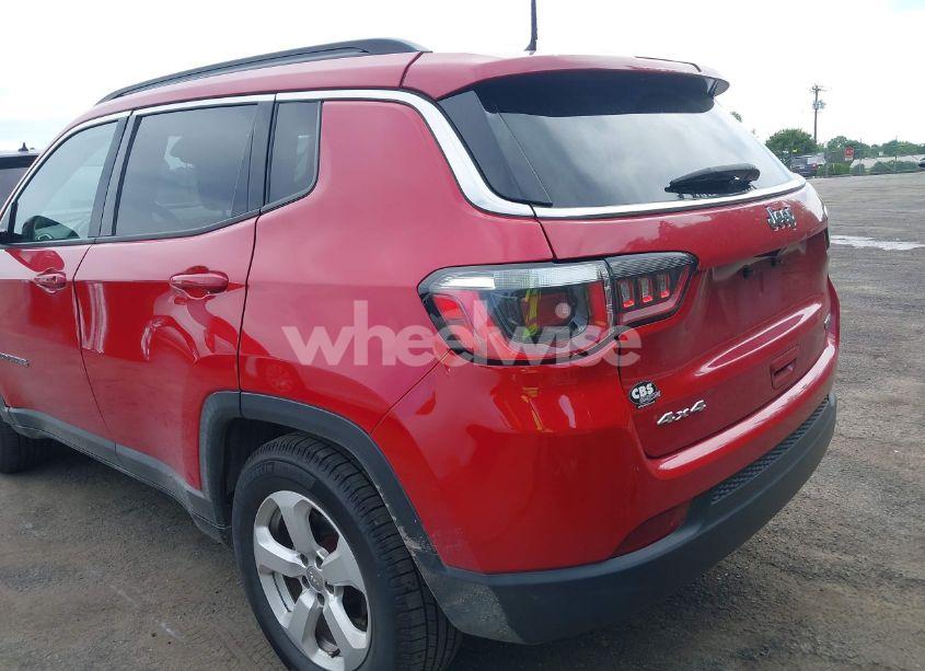 Photo 3 of 2018 Jeep Compass LATITUDE 4X4 (VIN 3C4NJDBB9JT160925)