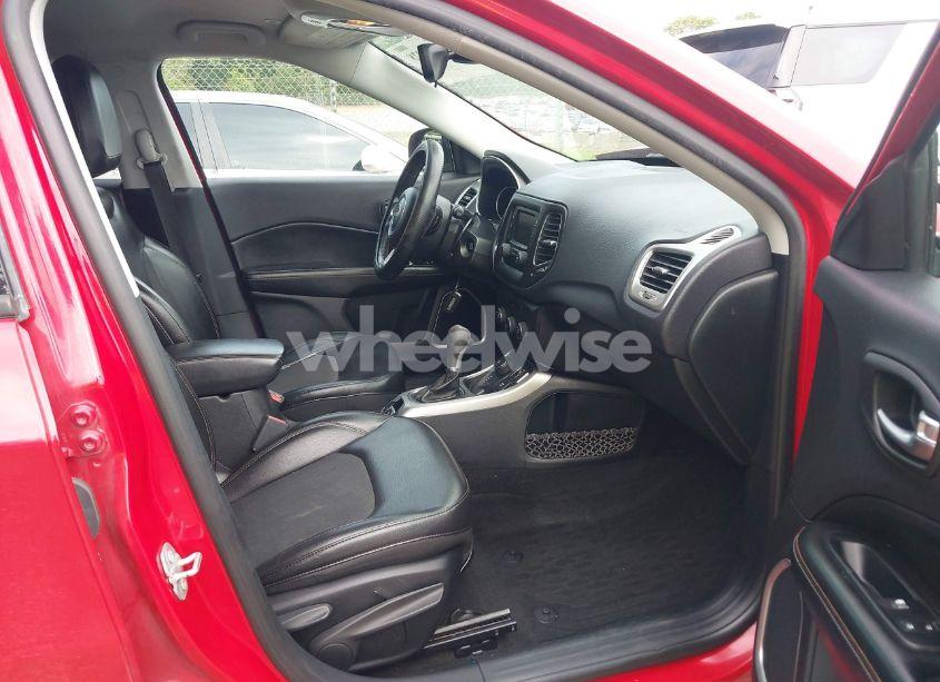 Photo 5 of 2018 Jeep Compass LATITUDE 4X4 (VIN 3C4NJDBB9JT160925)