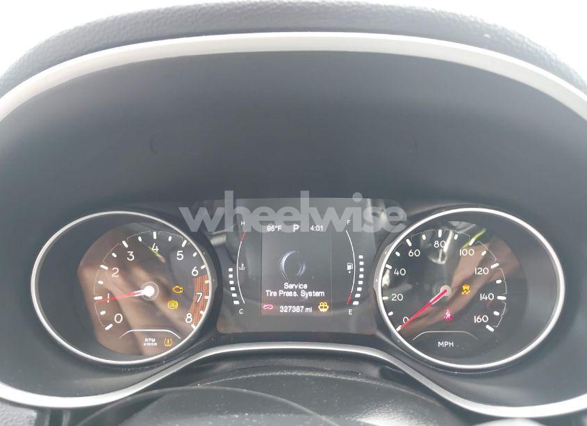 Photo 7 of 2018 Jeep Compass LATITUDE 4X4 (VIN 3C4NJDBB9JT160925)