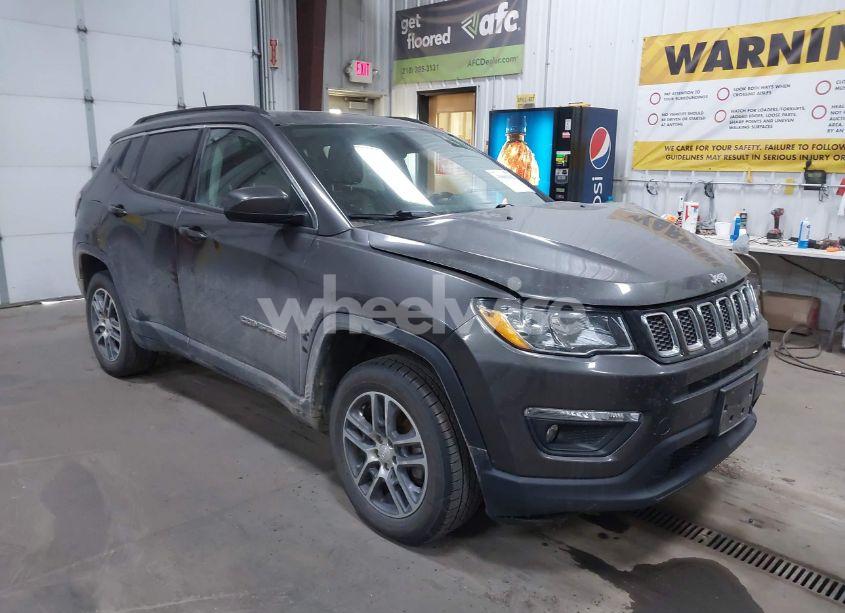 2018 Jeep Compass LATITUDE 4X4 (VIN 3C4NJDBB9JT175313) main photo