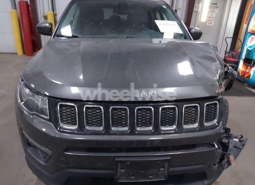 Photo 12 of 2018 Jeep Compass LATITUDE 4X4 (VIN 3C4NJDBB9JT175313)