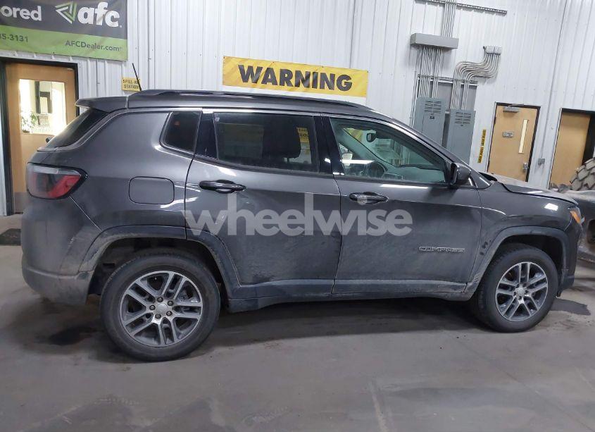 Photo 13 of 2018 Jeep Compass LATITUDE 4X4 (VIN 3C4NJDBB9JT175313)