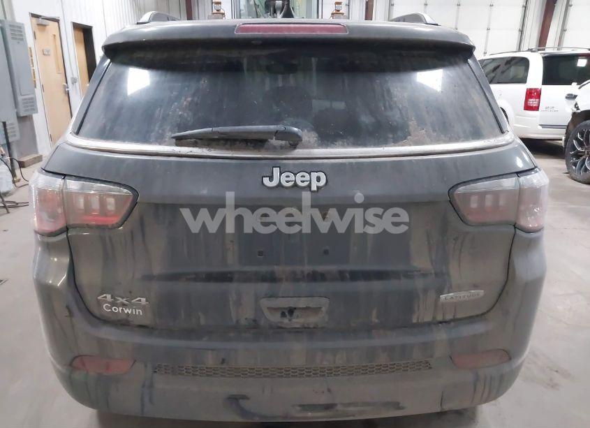 Photo 16 of 2018 Jeep Compass LATITUDE 4X4 (VIN 3C4NJDBB9JT175313)