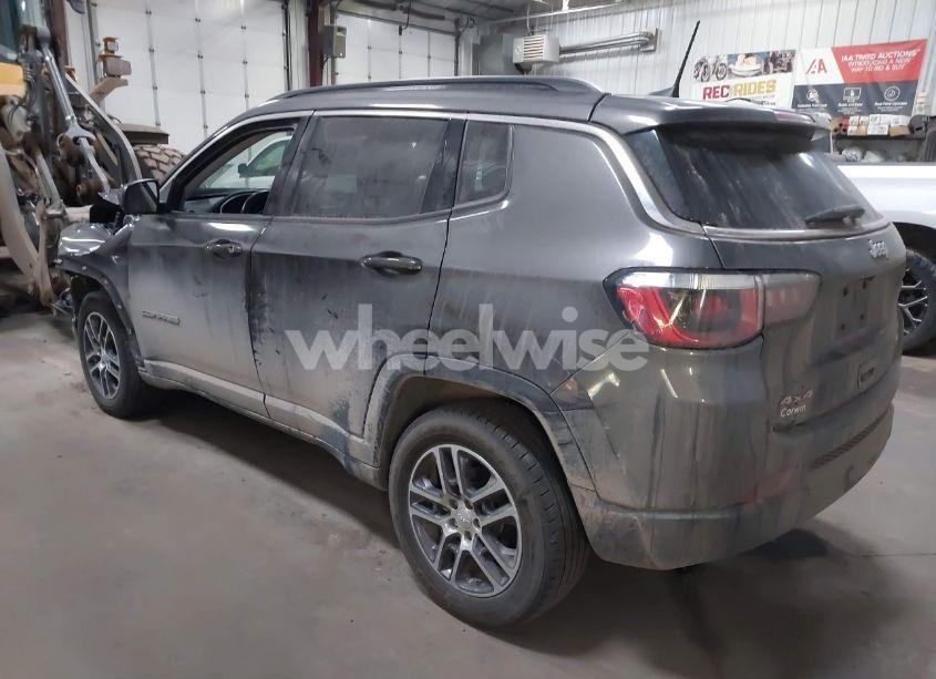 Photo 3 of 2018 Jeep Compass LATITUDE 4X4 (VIN 3C4NJDBB9JT175313)