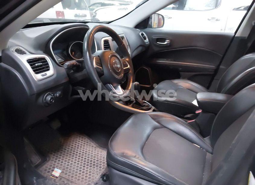 Photo 5 of 2018 Jeep Compass LATITUDE 4X4 (VIN 3C4NJDBB9JT175313)