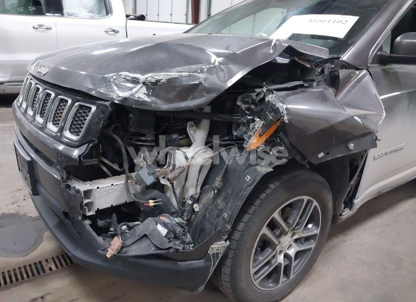 Photo 6 of 2018 Jeep Compass LATITUDE 4X4 (VIN 3C4NJDBB9JT175313)