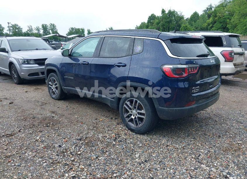 Photo 3 of 2018 Jeep Compass LATITUDE 4X4 (VIN 3C4NJDBB9JT185159)