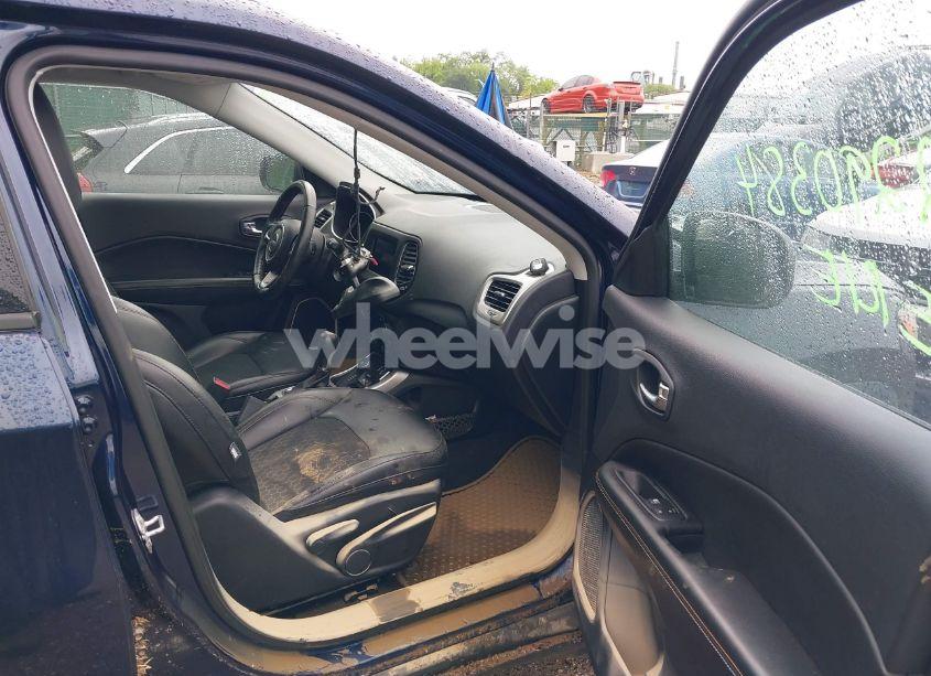 Photo 5 of 2018 Jeep Compass LATITUDE 4X4 (VIN 3C4NJDBB9JT185159)