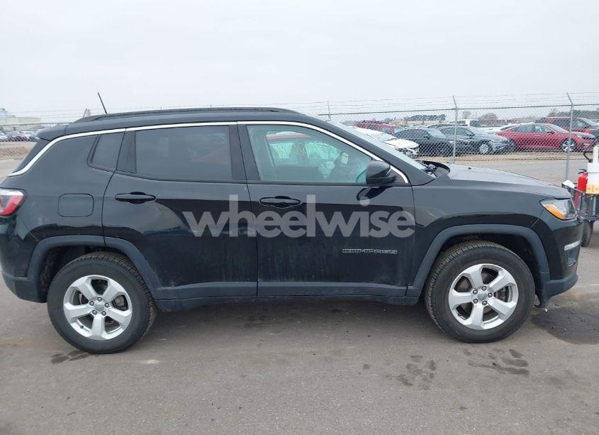 Photo 13 of 2018 Jeep Compass LATITUDE 4X4 (VIN 3C4NJDBB9JT202297)