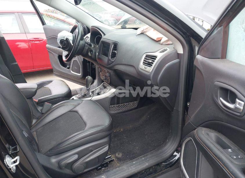 Photo 5 of 2018 Jeep Compass LATITUDE 4X4 (VIN 3C4NJDBB9JT202297)