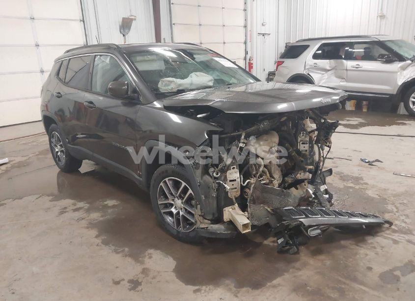 2018 Jeep Compass LATITUDE 4X4 (VIN 3C4NJDBB9JT207693) main photo