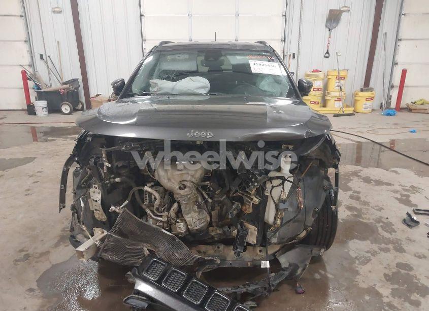 Photo 12 of 2018 Jeep Compass LATITUDE 4X4 (VIN 3C4NJDBB9JT207693)