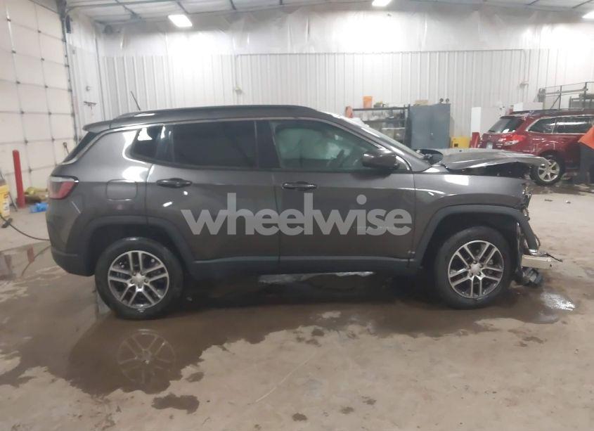 Photo 13 of 2018 Jeep Compass LATITUDE 4X4 (VIN 3C4NJDBB9JT207693)