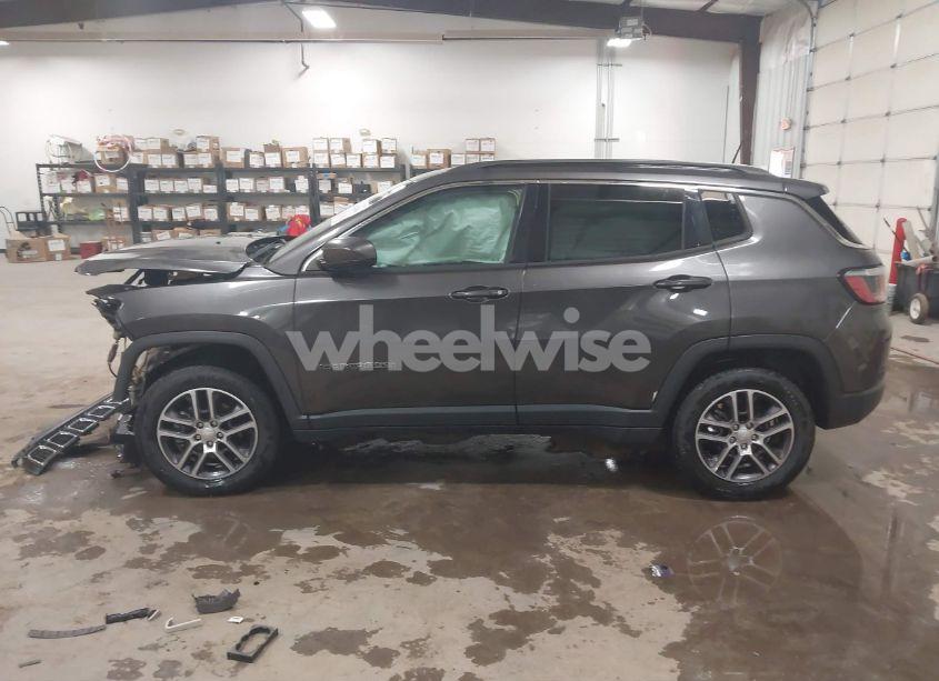 Photo 14 of 2018 Jeep Compass LATITUDE 4X4 (VIN 3C4NJDBB9JT207693)