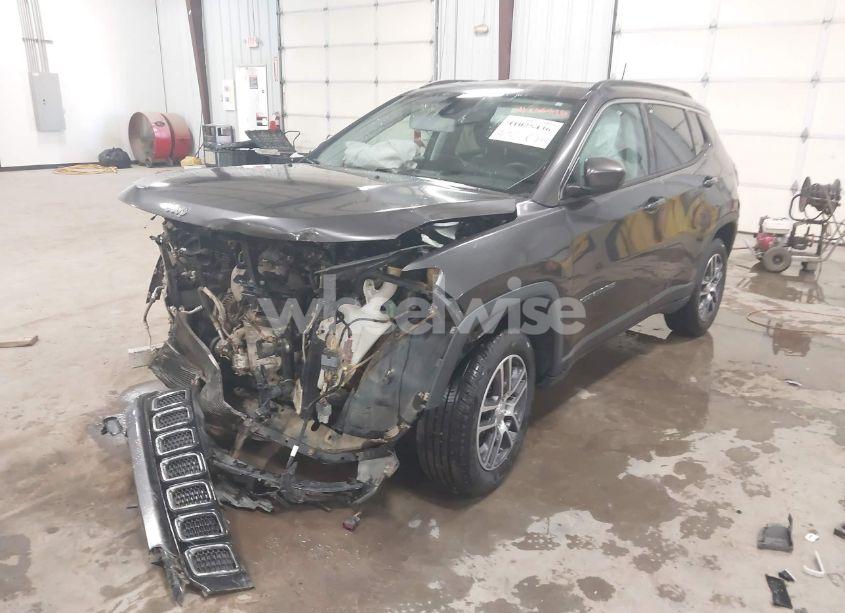 Photo 2 of 2018 Jeep Compass LATITUDE 4X4 (VIN 3C4NJDBB9JT207693)