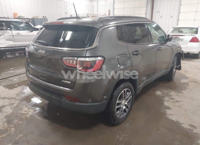 Photo 4 of 2018 Jeep Compass LATITUDE 4X4 (VIN 3C4NJDBB9JT207693)