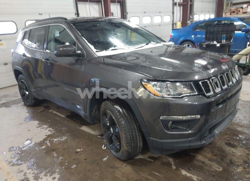 2018 Jeep Compass LATITUDE 4X4 (VIN 3C4NJDBB9JT291126) main photo