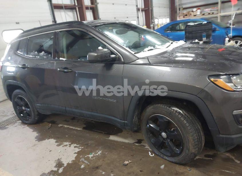 Photo 13 of 2018 Jeep Compass LATITUDE 4X4 (VIN 3C4NJDBB9JT291126)