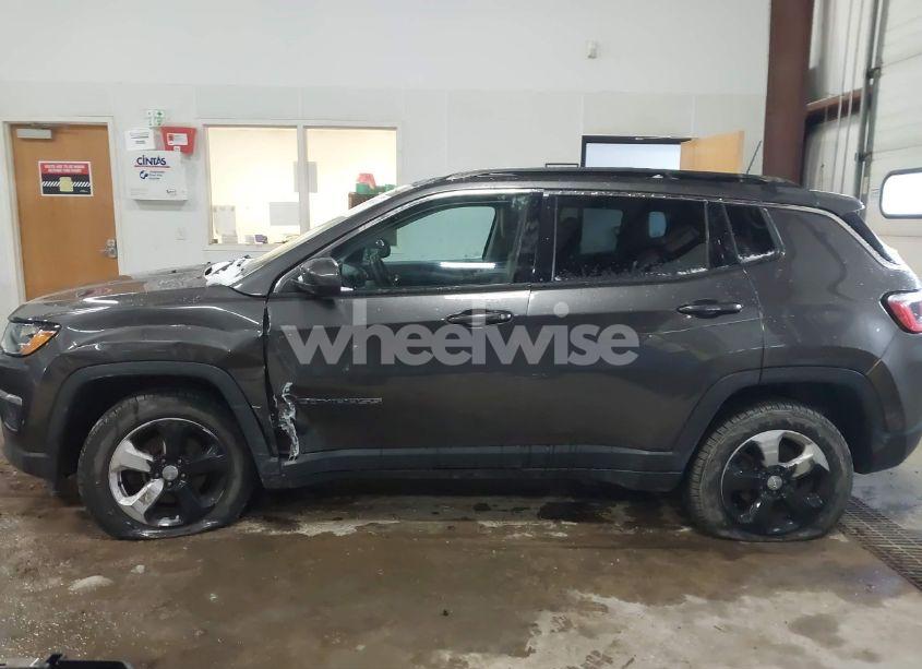 Photo 14 of 2018 Jeep Compass LATITUDE 4X4 (VIN 3C4NJDBB9JT291126)