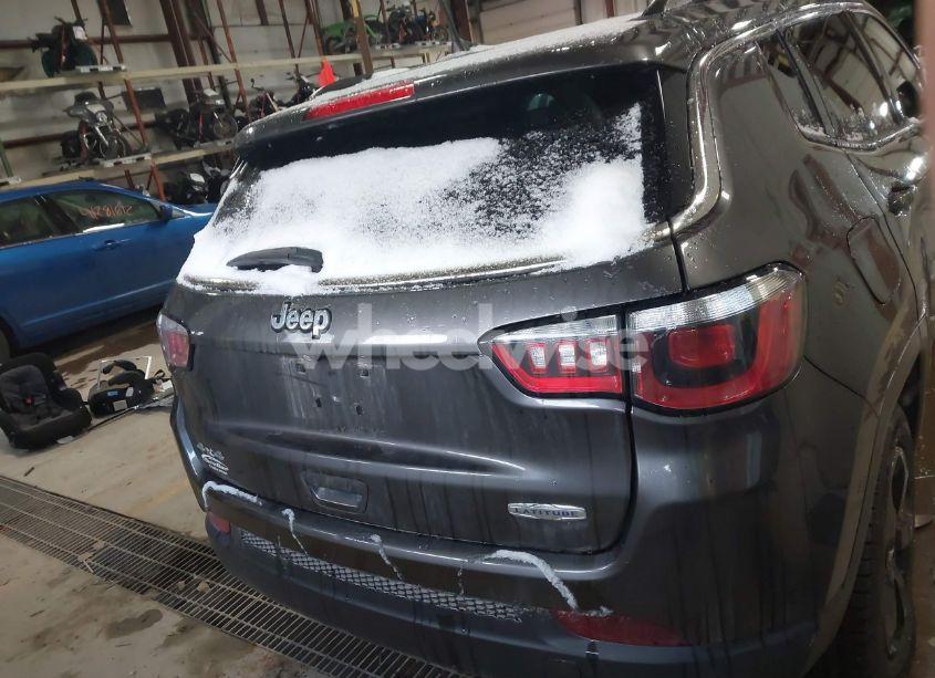 Photo 16 of 2018 Jeep Compass LATITUDE 4X4 (VIN 3C4NJDBB9JT291126)