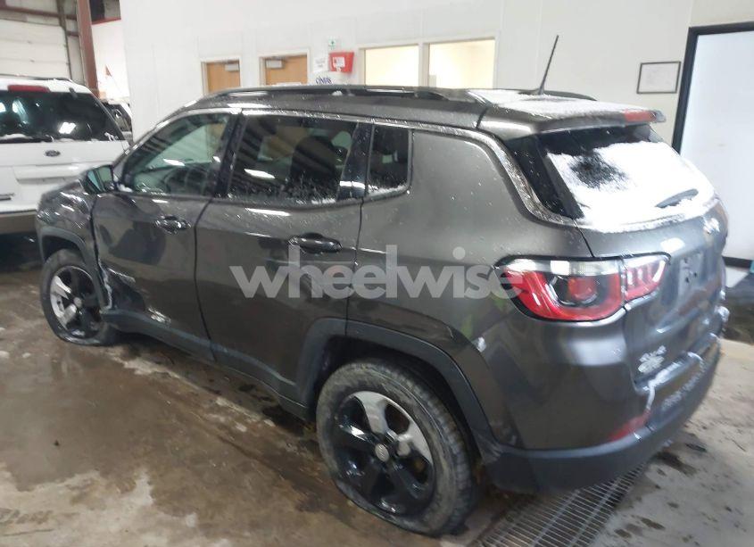 Photo 3 of 2018 Jeep Compass LATITUDE 4X4 (VIN 3C4NJDBB9JT291126)