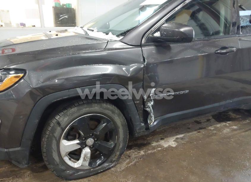 Photo 6 of 2018 Jeep Compass LATITUDE 4X4 (VIN 3C4NJDBB9JT291126)