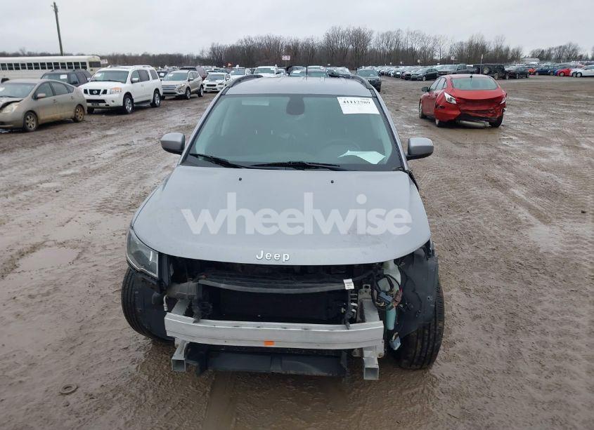 Photo 12 of 2018 Jeep Compass LATITUDE 4X4 (VIN 3C4NJDBB9JT307132)