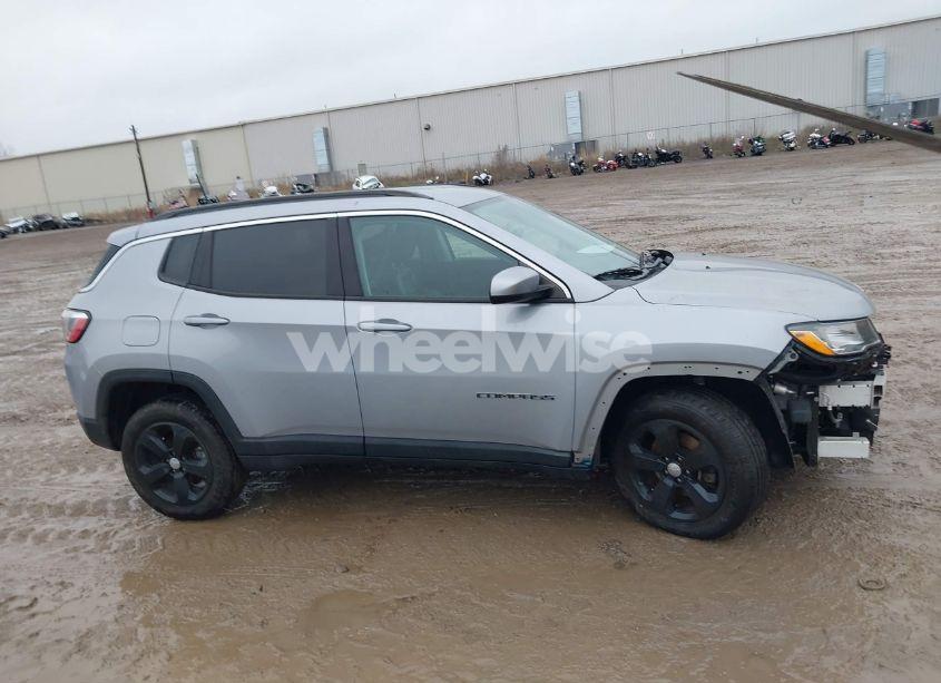 Photo 13 of 2018 Jeep Compass LATITUDE 4X4 (VIN 3C4NJDBB9JT307132)