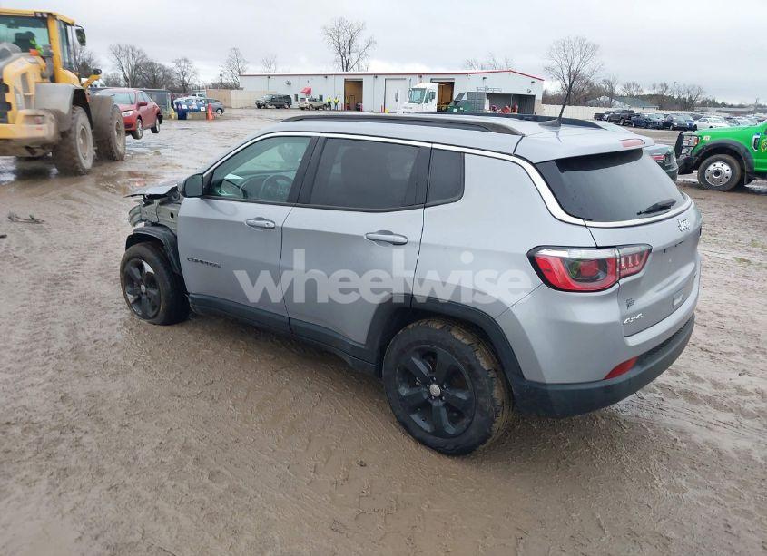 Photo 3 of 2018 Jeep Compass LATITUDE 4X4 (VIN 3C4NJDBB9JT307132)