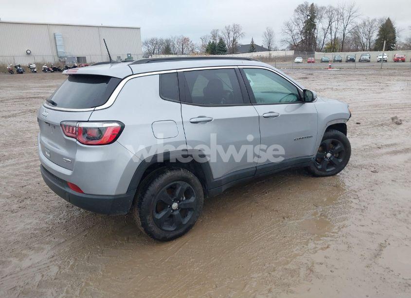 Photo 4 of 2018 Jeep Compass LATITUDE 4X4 (VIN 3C4NJDBB9JT307132)