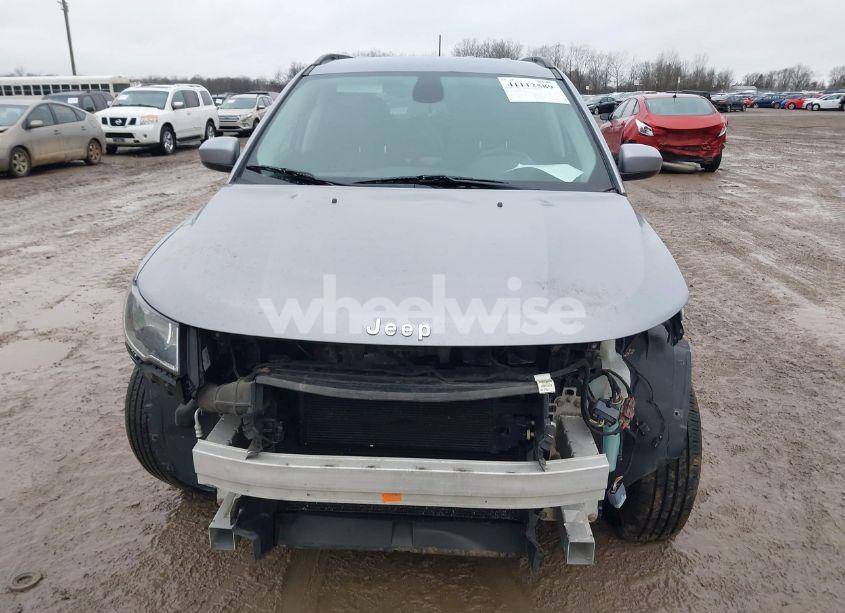 Photo 6 of 2018 Jeep Compass LATITUDE 4X4 (VIN 3C4NJDBB9JT307132)