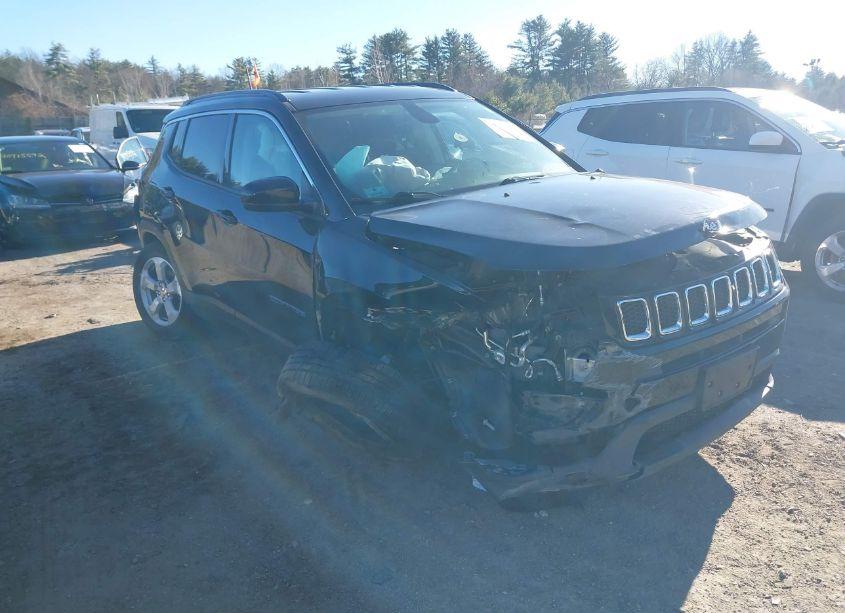 2019 Jeep Compass LATITUDE 4X4 (VIN 3C4NJDBB9KT656695) main photo