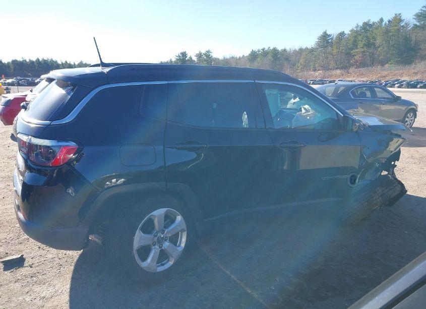 Photo 13 of 2019 Jeep Compass LATITUDE 4X4 (VIN 3C4NJDBB9KT656695)