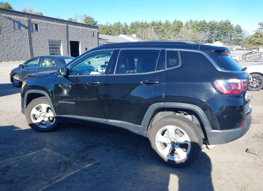 Photo 14 of 2019 Jeep Compass LATITUDE 4X4 (VIN 3C4NJDBB9KT656695)