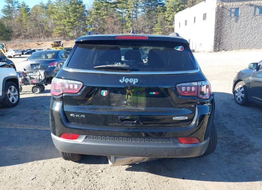 Photo 16 of 2019 Jeep Compass LATITUDE 4X4 (VIN 3C4NJDBB9KT656695)