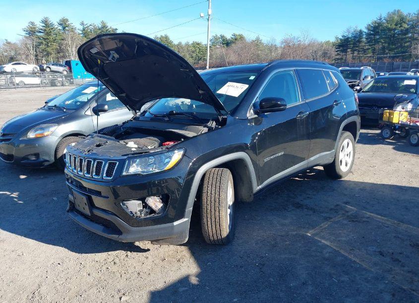 Photo 2 of 2019 Jeep Compass LATITUDE 4X4 (VIN 3C4NJDBB9KT656695)