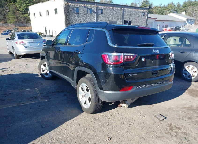 Photo 3 of 2019 Jeep Compass LATITUDE 4X4 (VIN 3C4NJDBB9KT656695)