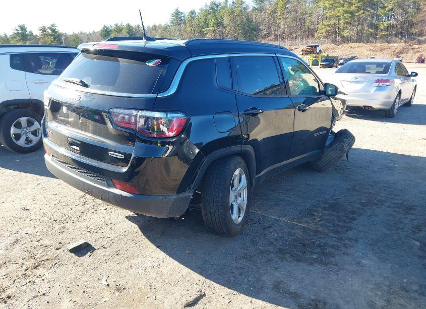 Photo 4 of 2019 Jeep Compass LATITUDE 4X4 (VIN 3C4NJDBB9KT656695)