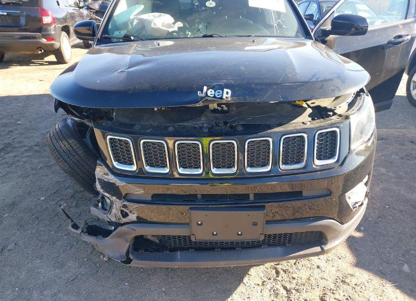 Photo 6 of 2019 Jeep Compass LATITUDE 4X4 (VIN 3C4NJDBB9KT656695)