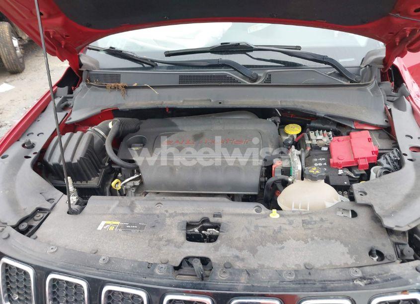 Photo 10 of 2019 Jeep Compass LATITUDE 4X4 (VIN 3C4NJDBB9KT662206)