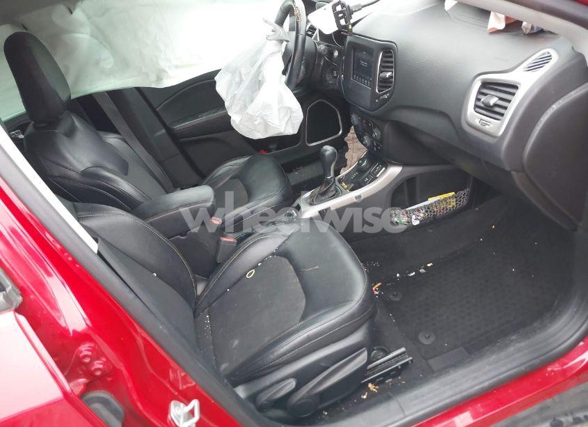 Photo 5 of 2019 Jeep Compass LATITUDE 4X4 (VIN 3C4NJDBB9KT662206)