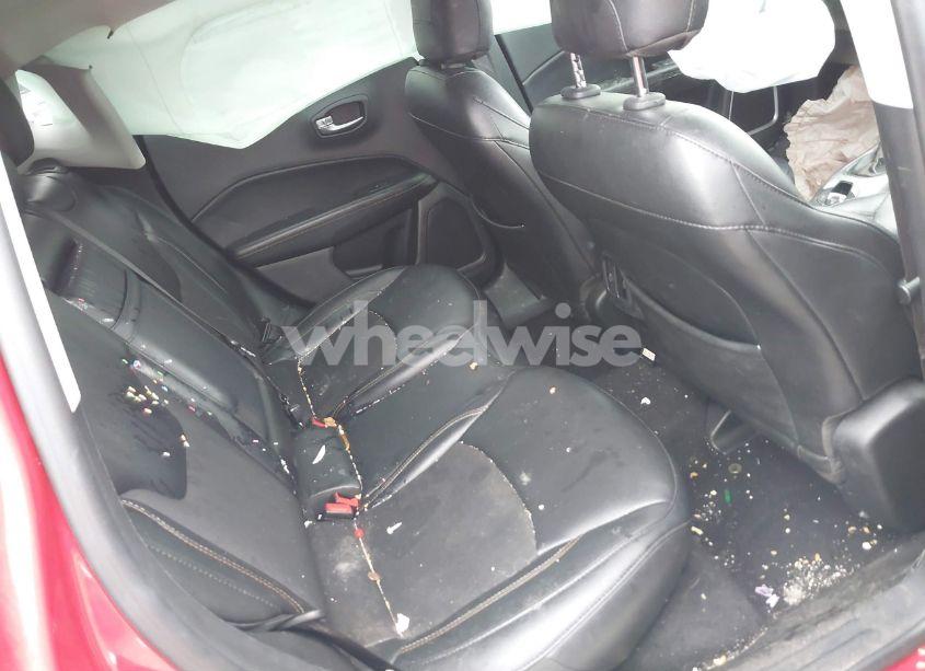 Photo 8 of 2019 Jeep Compass LATITUDE 4X4 (VIN 3C4NJDBB9KT662206)