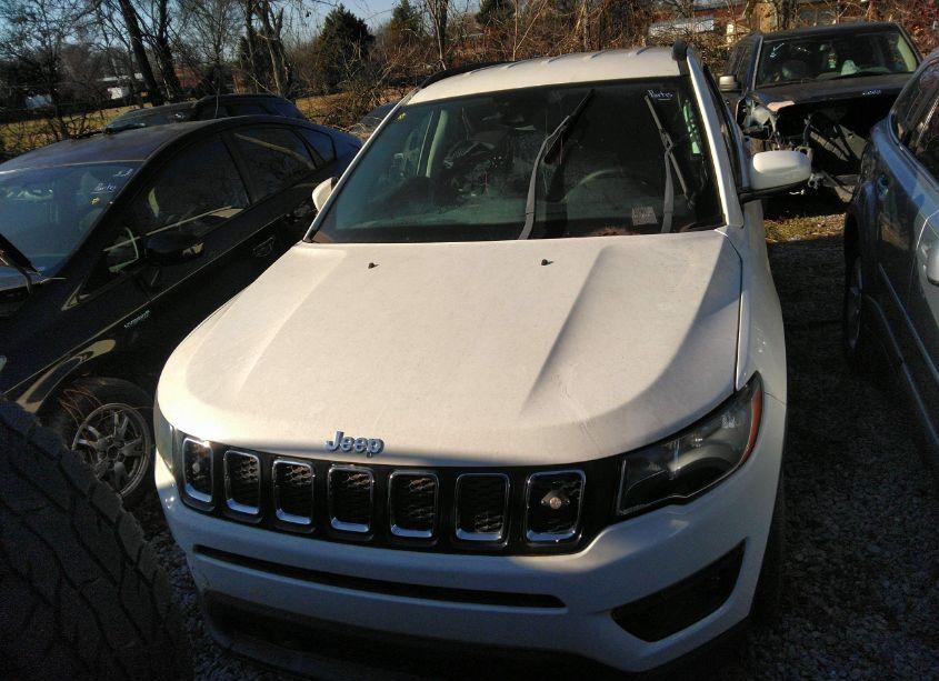 Photo 12 of 2019 Jeep Compass LATITUDE 4X4 (VIN 3C4NJDBB9KT671925)