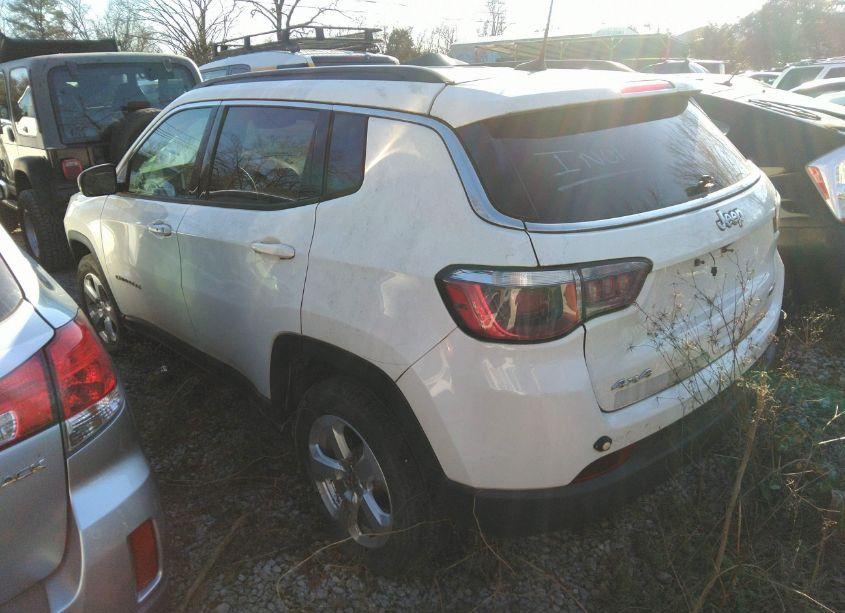 Photo 3 of 2019 Jeep Compass LATITUDE 4X4 (VIN 3C4NJDBB9KT671925)