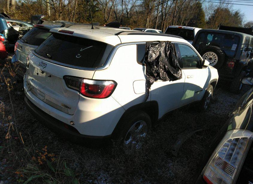 Photo 4 of 2019 Jeep Compass LATITUDE 4X4 (VIN 3C4NJDBB9KT671925)