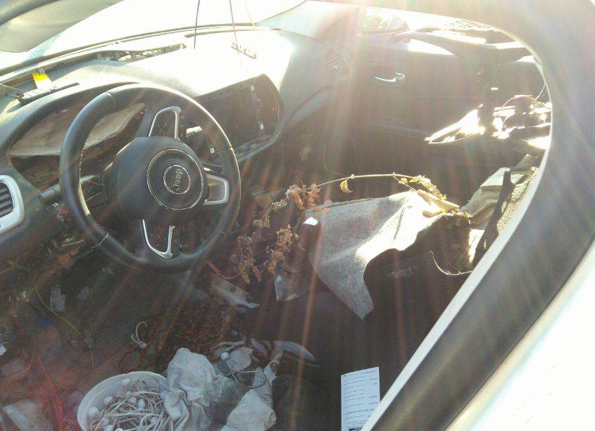 Photo 6 of 2019 Jeep Compass LATITUDE 4X4 (VIN 3C4NJDBB9KT671925)